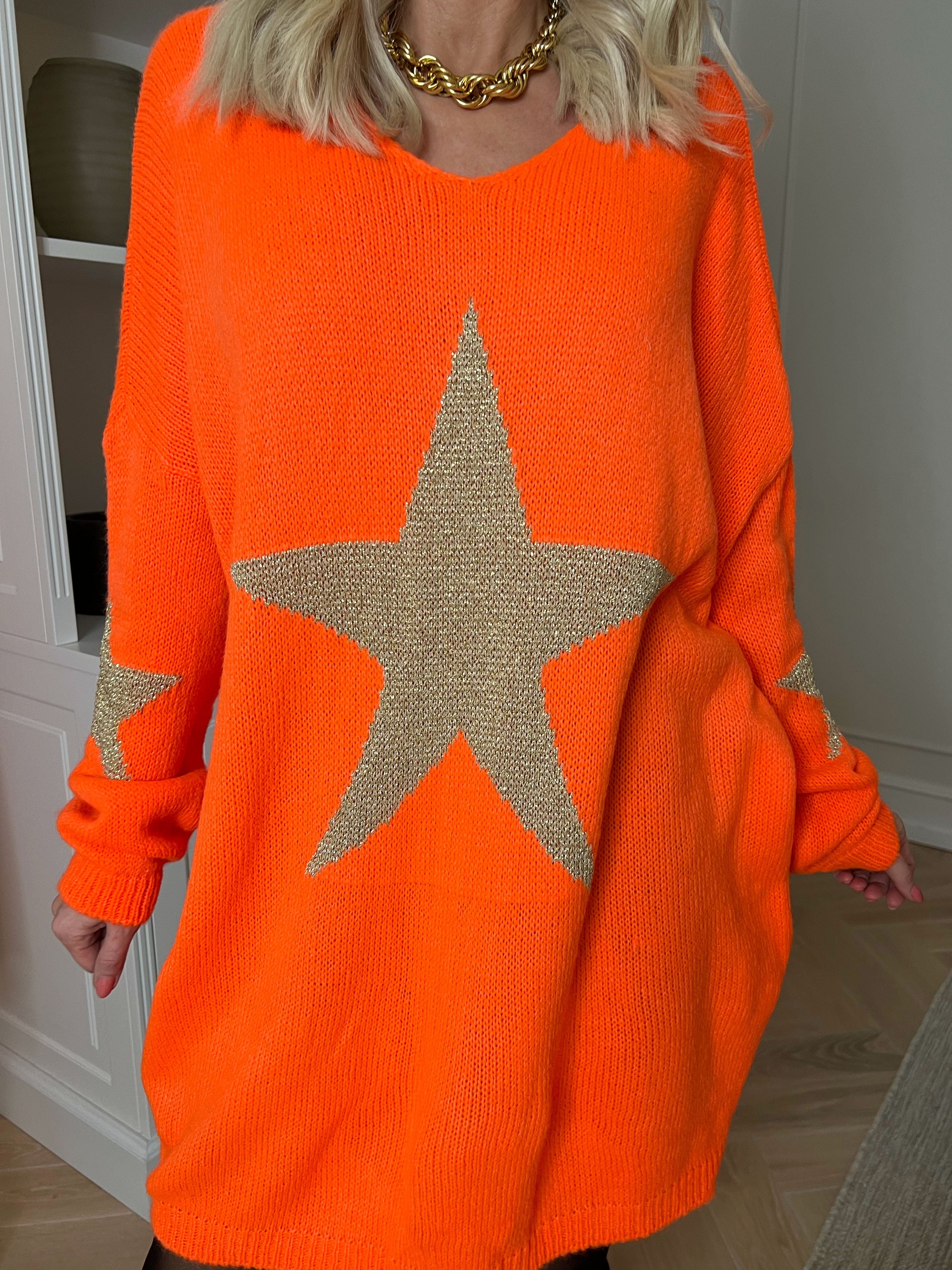 Nikola - Strikkjole med guldstjerner og v-udskæring